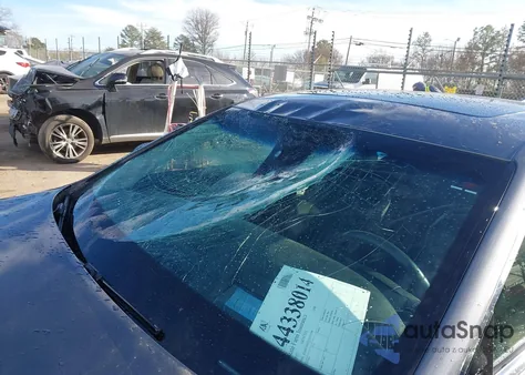 2017 Genesis G90 3.3T Premium z USA, uszkodzony, nr VIN KMHG34JAXHU027209